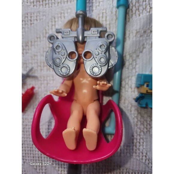 Barbie Mattel child doll and misc. play set - Picture 3 of 7